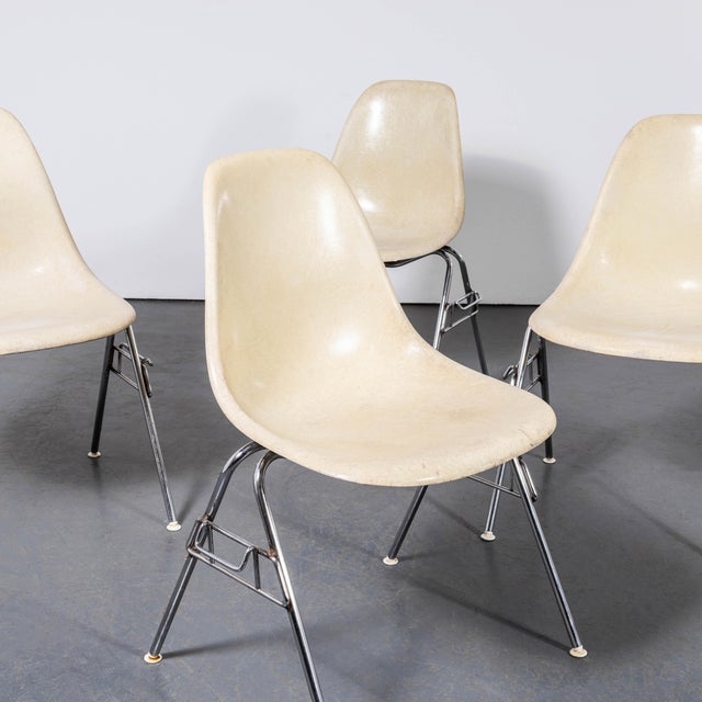Cream Stacking Off White Fibreglass DSS Dining Chairs from Eames, 1960s, Set of 4 For Sale - Image 8 of 8