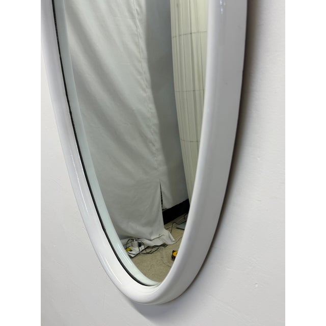 Mid-Century White Lacquer Wall Mirror, American Mirror Company 1966 For Sale In Miami - Image 6 of 12
