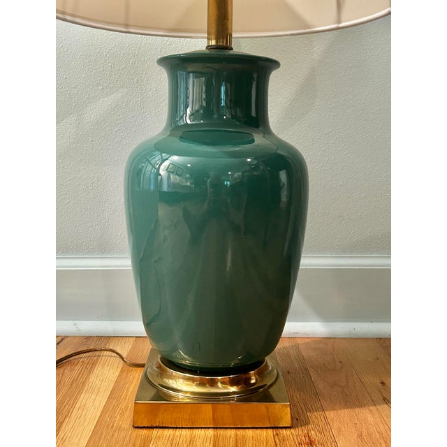 1970s 1970’s Vintage Ethan Allen Ceramic and Brass Ginger Jar Lamp in Teal For Sale - Image 5 of 12