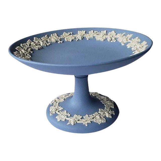 Vintage 70s Wedgwood Jasperware Small Pedestal Stand, 3D Grapevine Motif For Sale