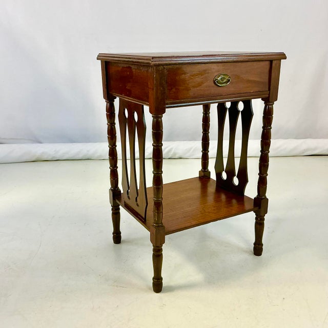 This small side table is packed with so many great design elements. Start with the 4 turned legs that have a unique bobbin...