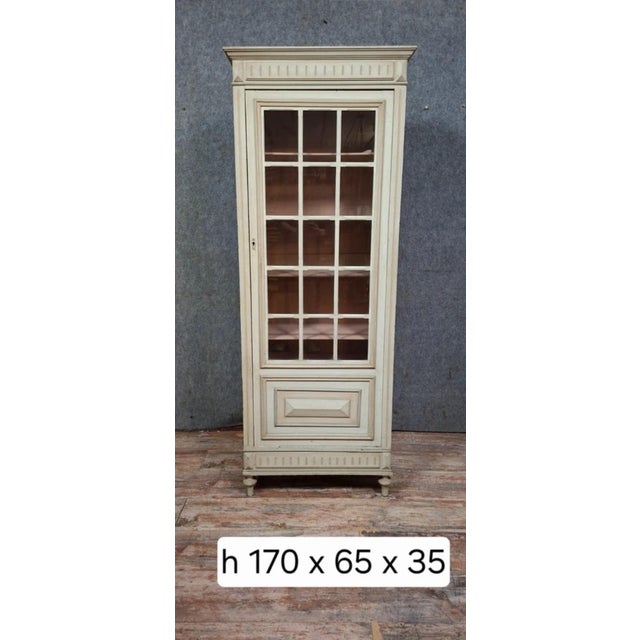 White Early 20th Century Louis XVI Lacquered One-Door Display Cabinet For Sale - Image 8 of 10