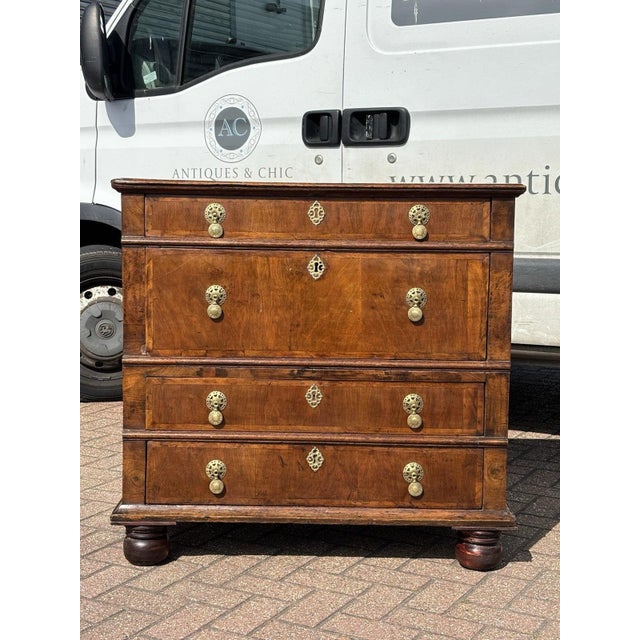 George I Chest of Drawers in Walnut For Sale - Image 9 of 18