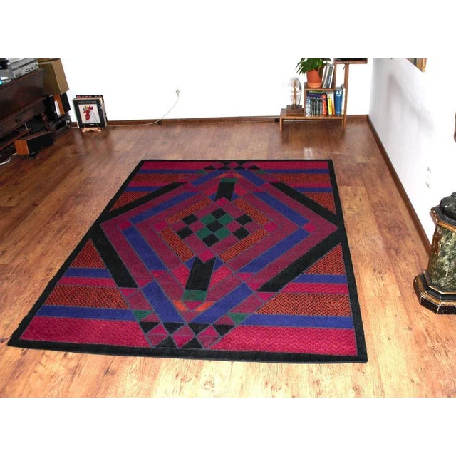 A large Sakndinavian vintage rug in a beautifully composed color scheme.