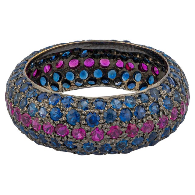 this is an amazing ring with multi sapphire : 1.57 carats gold : 5.92 gms