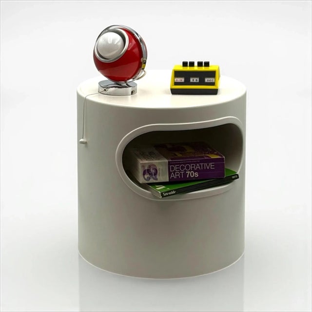 Italian Space Age White Side Table by Emma Gismondi Schweinberger for Artemide, 1970 For Sale - Image 10 of 11