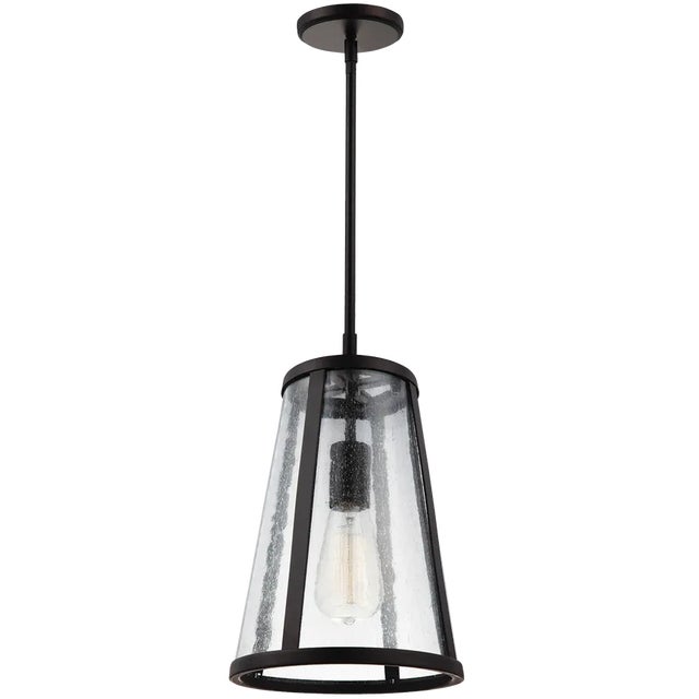 Combining the traditional profile of a tapered shade with on-trend Clear Seeded glass, the sleek frame and the square-...