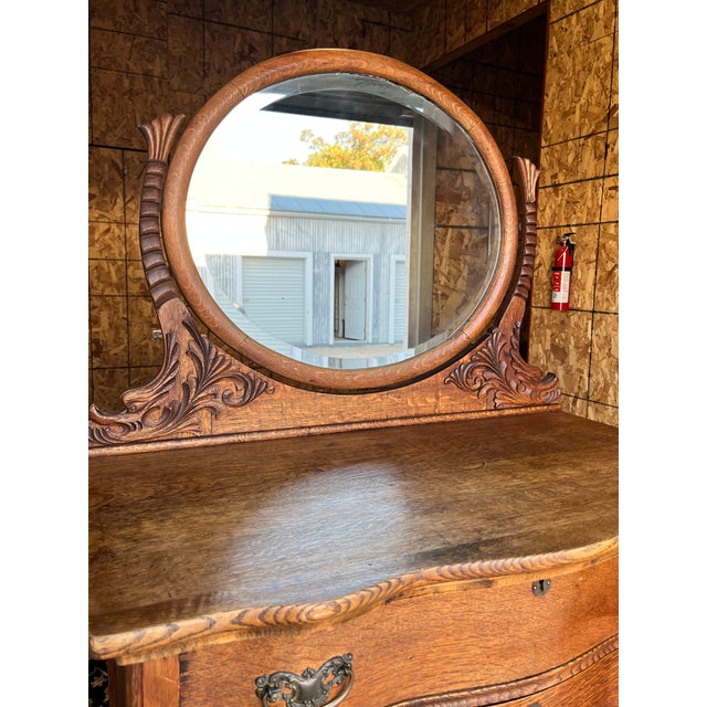 Antique Quarter-Sawn Oak Serpentine Dresser With Original Oval Swing Mirror, C. 1900–1915 For Sale - Image 4 of 17