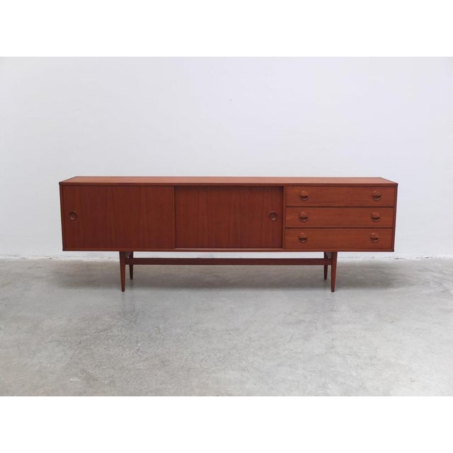 Refined sideboard designed by William Watting for Fristho around 1960. Made of teak wood with very nice details. Fully...