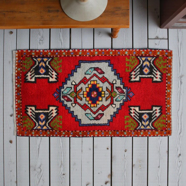 Small Vintage Turkish Rug 2x3 Oushak Hand-Knotted Wool Mat Red Medallion 20x36 This charming hand-knotted Oushak rug...