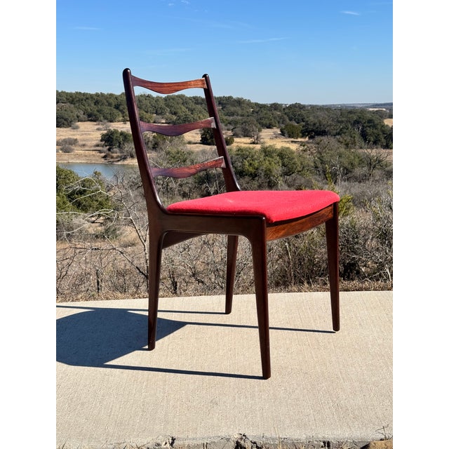 Mid Century Modern Danish Rosewood Set of 6 Dining Chairs Attributed to Johannes Andersen For Sale In Austin - Image 6 of 7