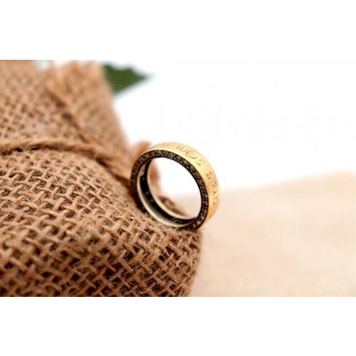 Two-tone gold ring/wedding ring with calibrated quartz and engraving "Love is a fire that burns without being seen"....