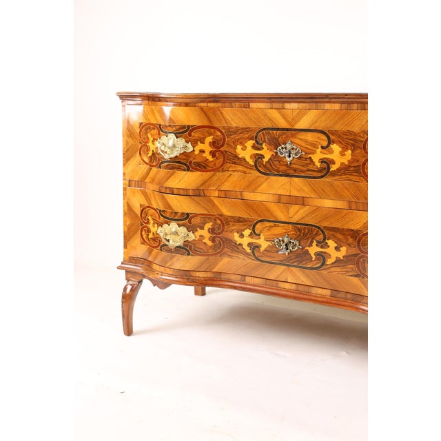 Brown Baroque Chest of Drawers in Walnut, 1770 For Sale - Image 8 of 11