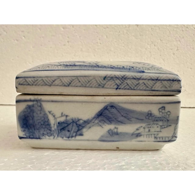 Vintage 1900s Chinese Hand Painted Blue & White Porcelain Lidded Trinket Box For Sale - Image 9 of 12