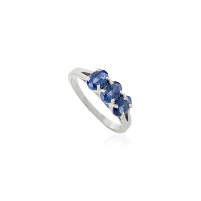 Modern Three Stone Blue Sapphire Promise Ring in Silver- Size 8 For Sale - Image 3 of 11