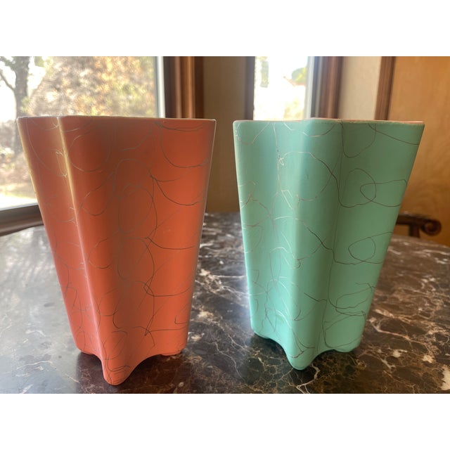 Mid-Century Modern Shawnee 'Clover Leaf' Pottery: One Teal, One Peach For Sale - Image 3 of 10