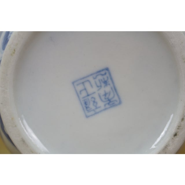 Ceramic Chinese Chinoiserie Blue & White Porcelain Dragon Foo Dog Mantel Vase Urn For Sale - Image 7 of 13