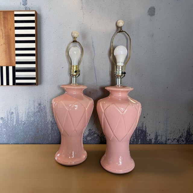 1970s Pair of Vintage Blush Pink Ceramic Diamond Pattern Table Lamps With Three Settings/No Shades For Sale - Image 5 of 11