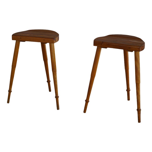 Mid-Century Danish Cabinetmaker Tripod Bar Stools in Pine, 1960s, Set of 2 For Sale