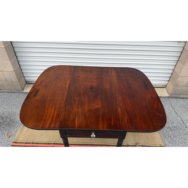 A Very Nice Antique Philadelphia Mahogany Sheraton Drop-Leaf Breakfast Table, Circa 1810 For Sale - Image 11 of 14