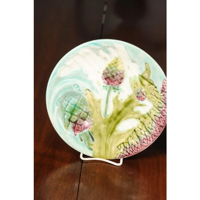 Late 19th Century French 1880s Lunéville Majolica Asparagus and Artichoke Dinner Plates - A Pair For Sale - Image 5 of 12