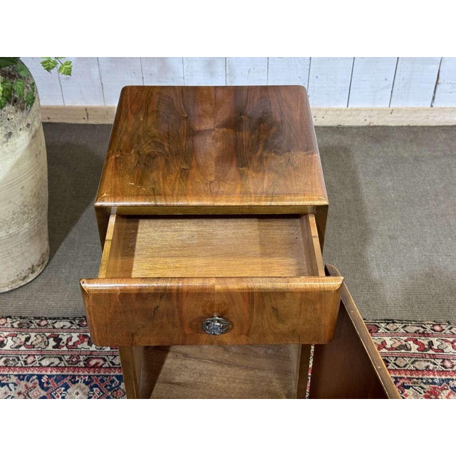 Mid 20th Century Art Deco English Bedside Table in Walnut, 1950s For Sale - Image 5 of 10