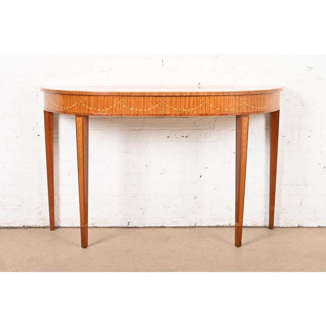 A gorgeous Federal or Hepplewhite style console or entry table By Drexel Heritage USA, Circa 1980s Banded and inlaid...