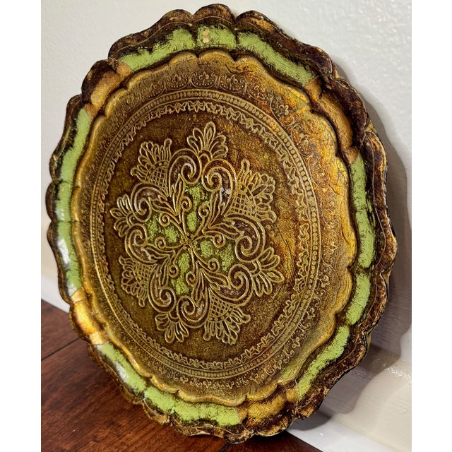 Vintage Italian Florentine Gilt Tray 11 1/8” | Green Gold Round Hollywood Regency Tray For Sale - Image 4 of 10