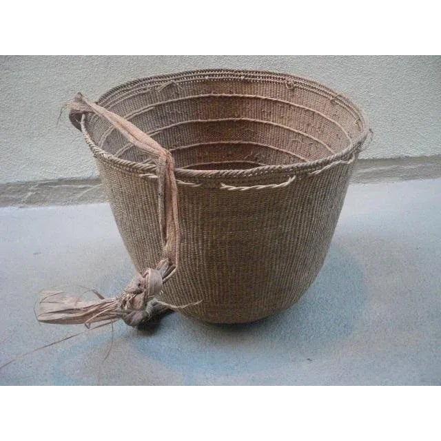 Vintage Yanomami Gathering Basket With Handle For Sale - Image 4 of 12