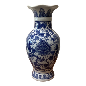 Mid 20th Century Traditional Chinoiserie Blue & White Floral Porcelain Vase