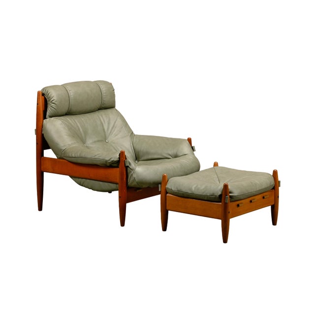 Set of Oak and Leather Lounge Chair in the style of Sergio Rodrigues and Jean Gillon, 1960s For Sale - Image 4 of 18