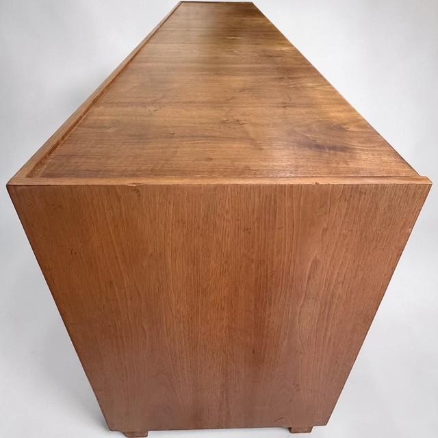 Mid-Century Modern Vintage Baker Furniture Mid-Century Modern Walnut Credenza / Media Console For Sale - Image 3 of 13