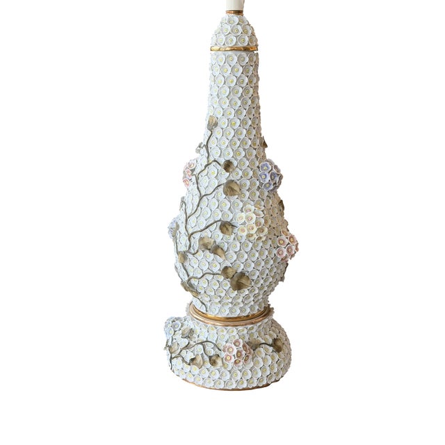 French Meissen Style German Schneeballen Porcelain Snowball Vase Table Lamp For Sale - Image 3 of 11