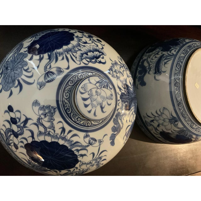 Vintage Chinese Blue and White Porcelaine Bowl With Lid For Sale - Image 4 of 12