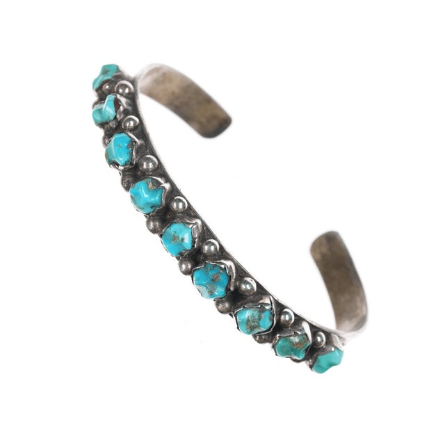 6.5" c1950's Zuni carved turquoise sterling row cuff bracelet For Sale - Image 4 of 11