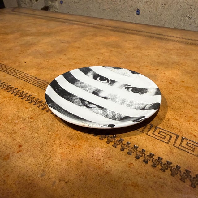 Black Porcelain Coaster Mini Plate Piero Fornasetti Tema E Variazioni Lina Cavalieri For Sale - Image 8 of 9