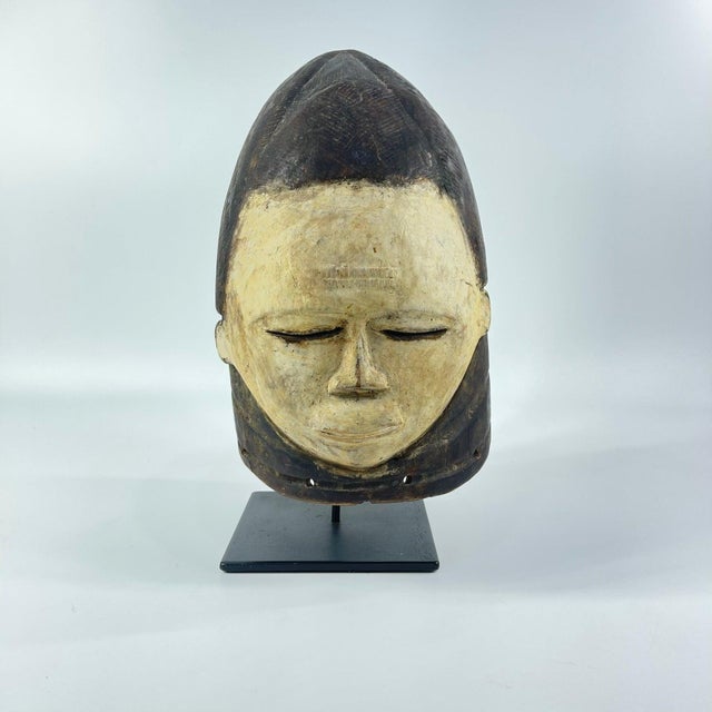 Early 20th Century Mende Sowei Sande Society Helmet Mask on Custom Stand MATTER COLLECTION For Sale In Denver - Image 6 of 6