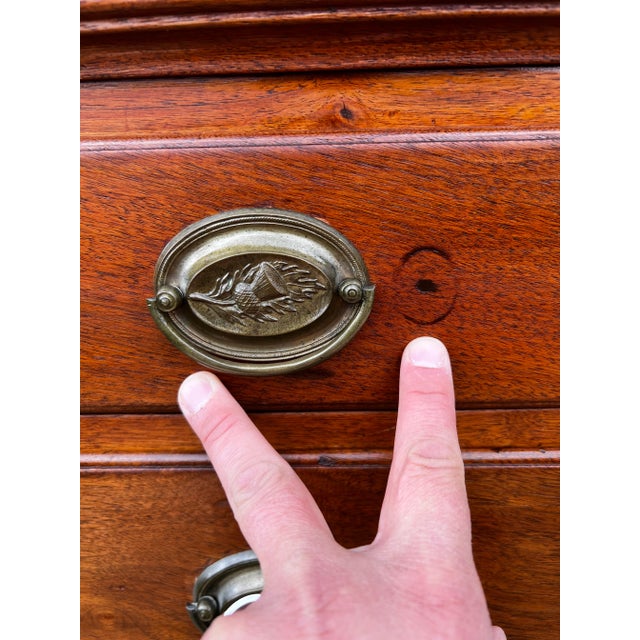 Thomas Chippendale A Antique Walnut Chippendale Chest of Drawers, Pennsylvania, Circa 1760s For Sale - Image 4 of 13