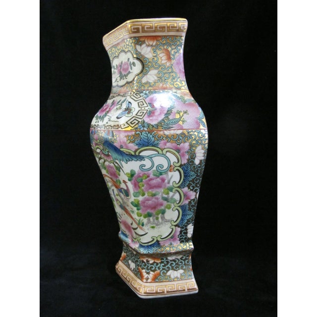 Chinese Famille Rose Medallion Bird & Flower Design Wall Pocket Vase Pair For Sale - Image 13 of 15