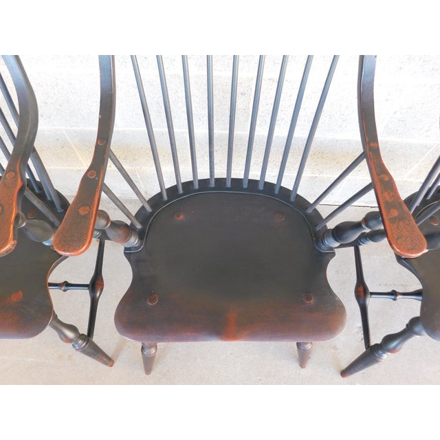 Great Windsor Chair Co Continuous Arm Bow Back Windsor Chairs - Set of 4 For Sale In Philadelphia - Image 6 of 16