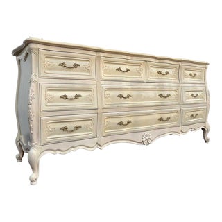 1960s Vintage French Provincial 9 Drawer Long Dresser - Ivory White & Gold Brass For Sale