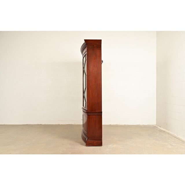Baker Furniture Georgian Flame Mahogany Lighted Breakfront Bookcase Cabinet For Sale - Image 12 of 14
