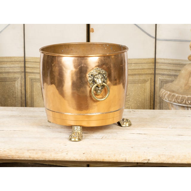 English Turn of the Century 1900s Copper and Brass Planter with Lion Paw Feet For Sale In Atlanta - Image 6 of 10