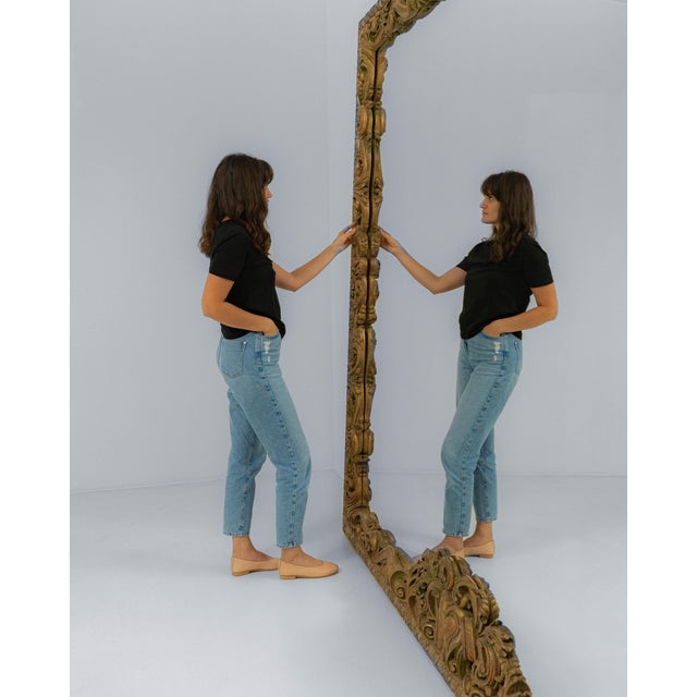 Brown 1900s Italian Monumental Carved Giltwood Mirror For Sale - Image 8 of 18