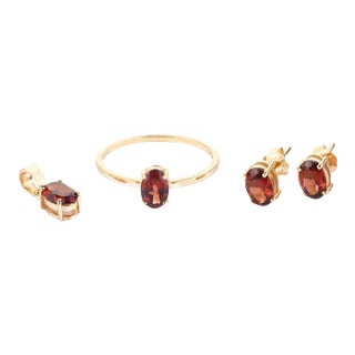 18k Solid Yellow Gold Handmade Garnet Jewelry Set Pendant, Ring Size 7, Earrings - 4 Pieces For Sale