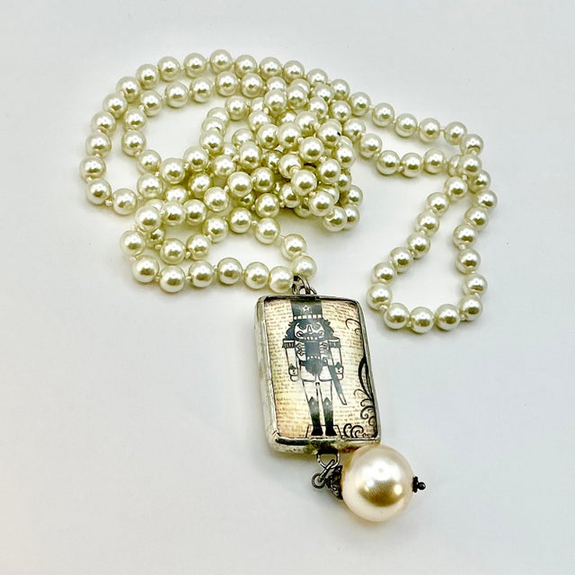 Art Deco 1990s Vintage Chippendale Art Deco Nutcracker Babble on Faux Pearls Christmas Pendant Necklace, 40” For Sale - Image 3 of 17