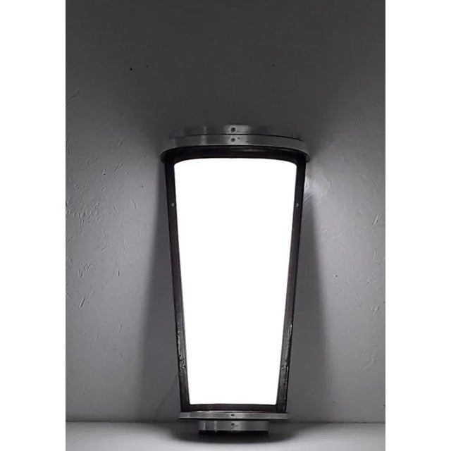 Conically Wall Lamp in Black Painted Metal, Curved Aluminum Strips & White Acrylic Glass Screen, 1950s For Sale - Image 4 of 6