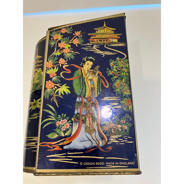 Vintage English Chinoiserie Tea Tin For Sale In Boston - Image 6 of 6