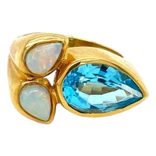 Mid 20th Century Blue Topaz & Fire Opal 18k Yellow Gold Floral Ring - Size 7.5 For Sale