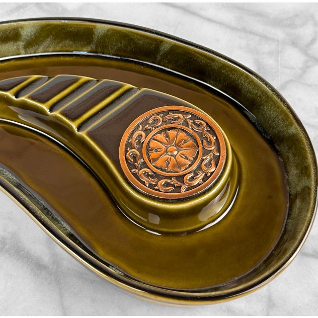Ceramic Mid-Century Olive Green Kidney Medallion Centerpiece Cigar Ashtray For Sale - Image 7 of 9